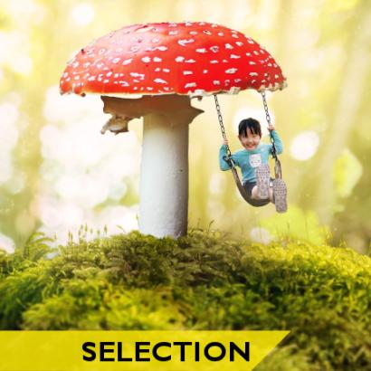 Enfant faisant de la balançoire sur un champignon